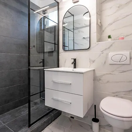 Stylish Comfort - 2br In Vibrant East Apartment Bukarest