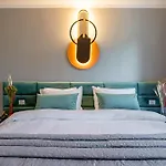 Stylish Comfort - 2br In Vibrant East Apartman Bukarest