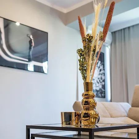 Stylish Comfort - 2br In Vibrant East *