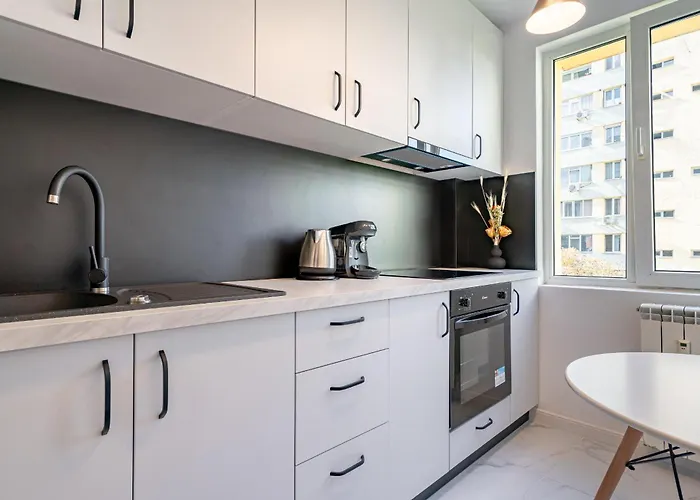 Stylish Comfort - 2br In Vibrant East Apartment *