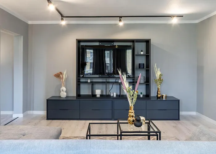 Stylish Comfort - 2br In Vibrant East Apartment *
