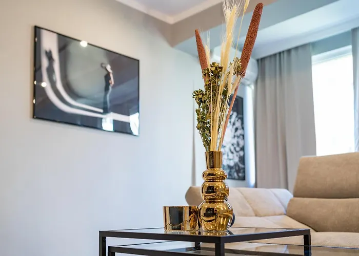 Stylish Comfort - 2br In Vibrant East *