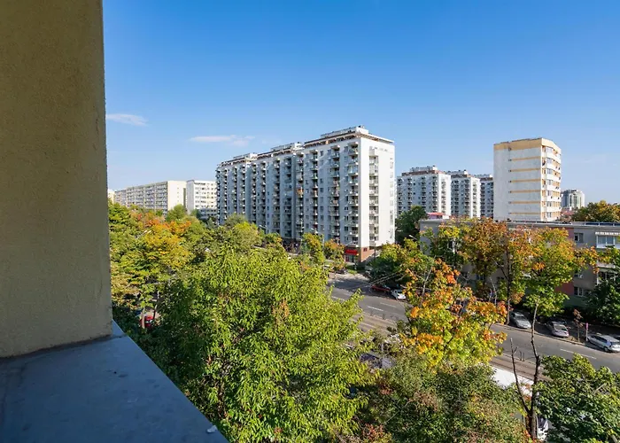 Stylish Comfort - 2br In Vibrant East Bucharest