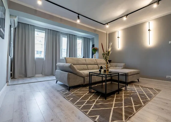 Stylish Comfort - 2br In Vibrant East Apartment Bucharest