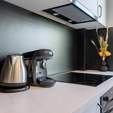 Stylish Comfort - 2br In Vibrant East Bucharest