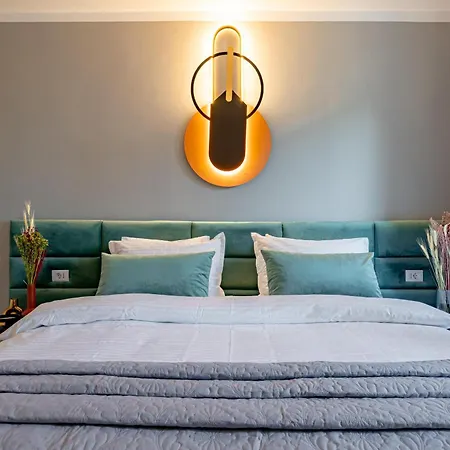 Stylish Comfort - 2br In Vibrant East Apartment Bucharest